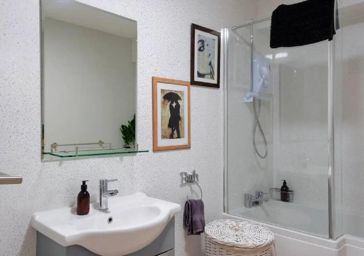 Pelican-Stylish 2-Bed Apartment Close To Beach & Town Scarborough