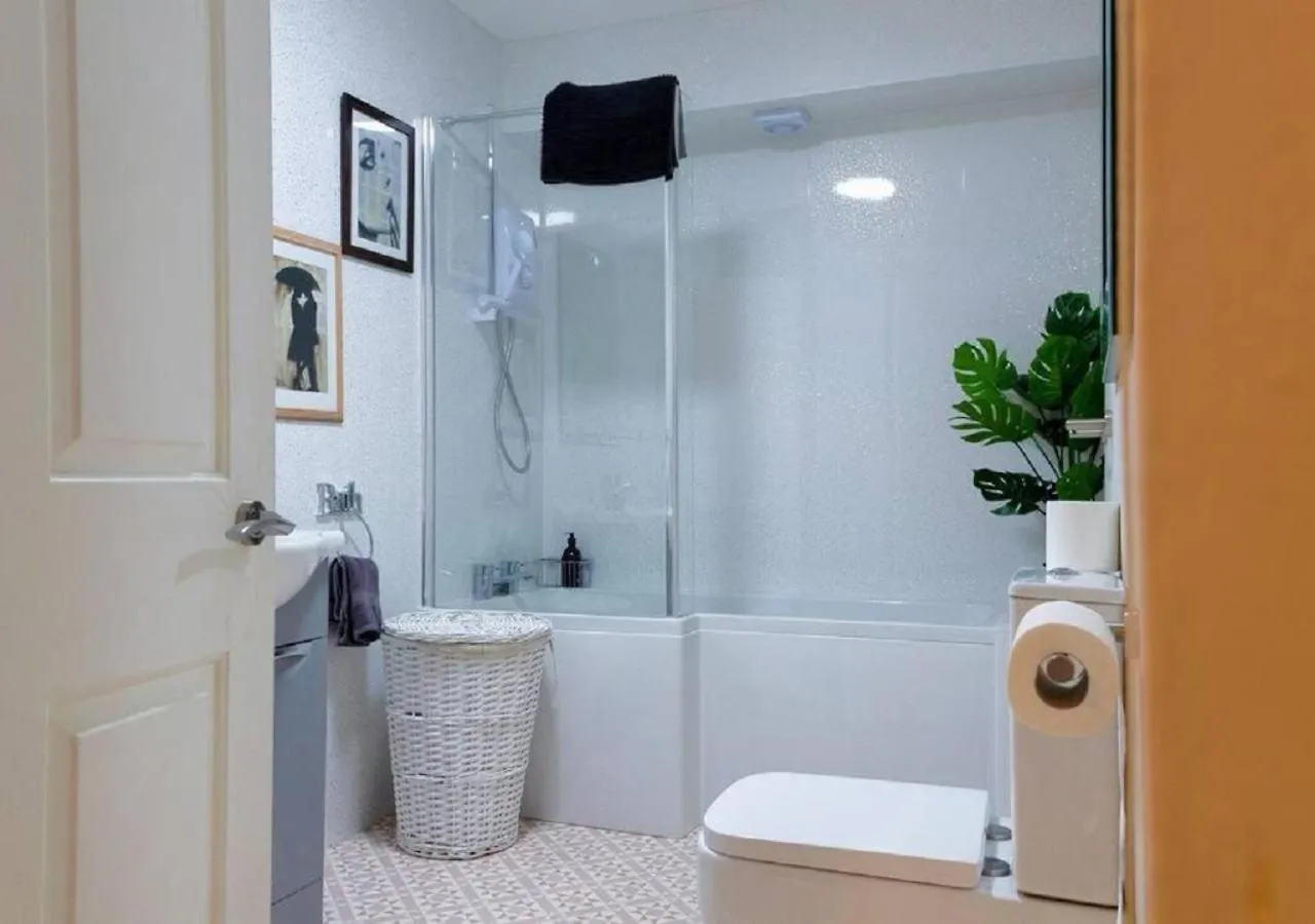 Pelican-Stylish 2-Bed Apartment Close To Beach & Town Scarborough