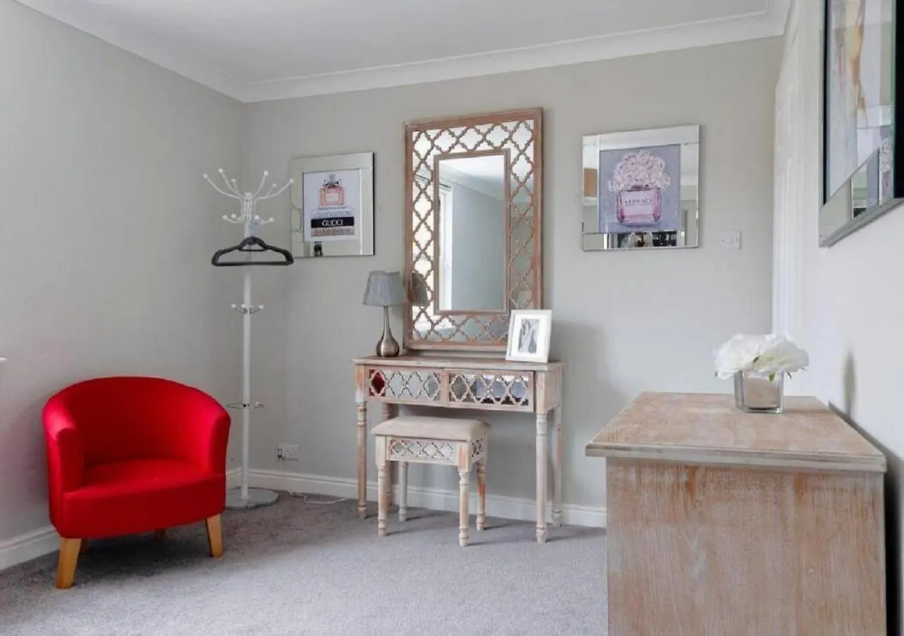 Pelican-Stylish 2-Bed Apartment Close To Beach & Town Scarborough