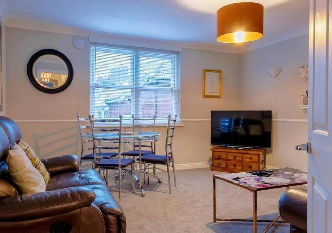 Pelican-Stylish 2-Bed Apartment Close To Beach & Town Scarborough