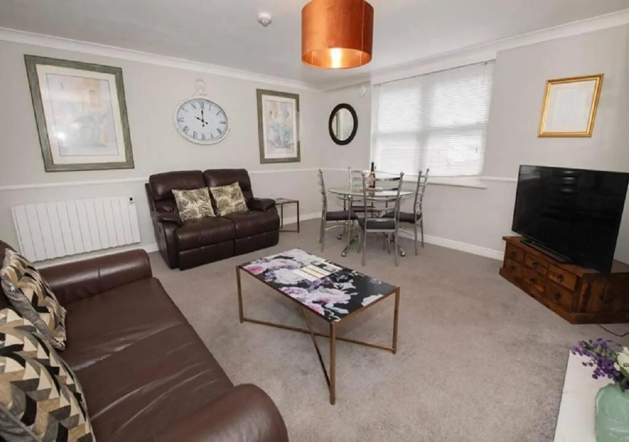 Pelican-Stylish 2-Bed Apartment Close To Beach & Town Scarborough